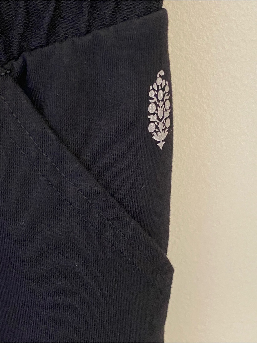 FREE PEOPLE MOVEMENT MEDIUM Black Jogger Pants - Picture 2 of 8